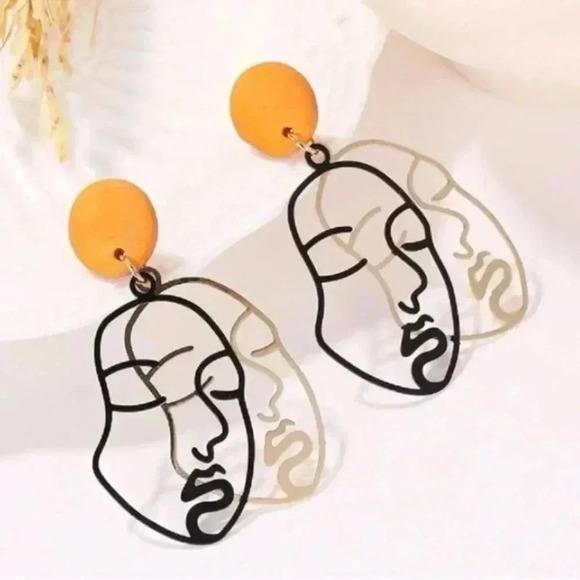 Aesthetic Boho Abstract Face Design Earrings - Picture 3 of 7